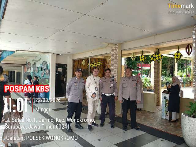 Libur Lebaran Aman, Polrestabes Surabaya Intensifkan Patroli Jalan Kaki di Kebun Binatang Surabaya