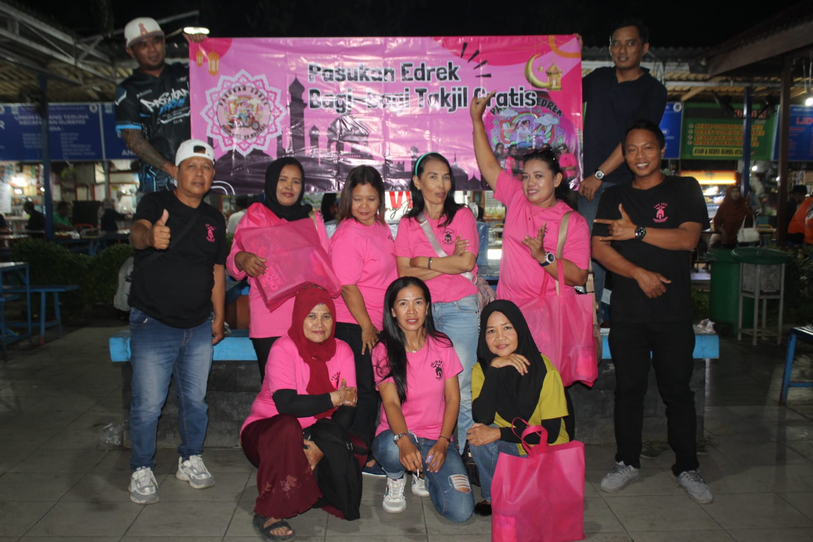 Pasukan Endrek Gelar Bagi-Bagi Takjil di Bulan Suci Ramadhan