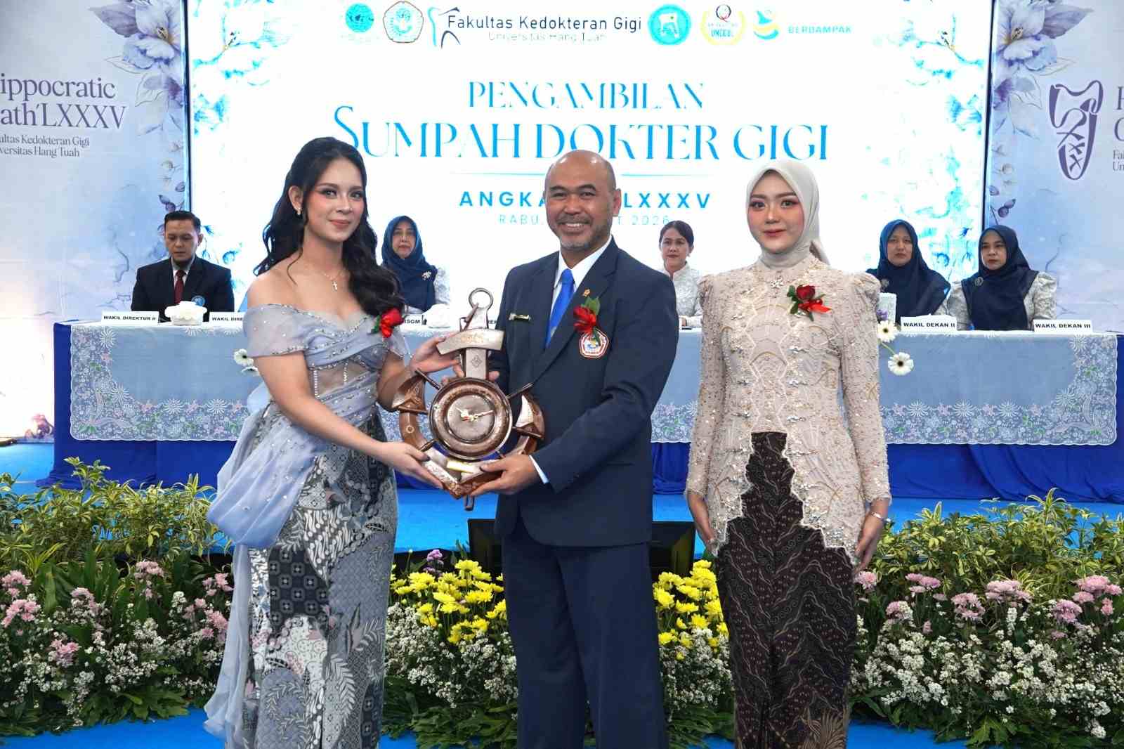 41 Dokter Gigi Baru UHT Siap Mengabdi untuk Masyarakat