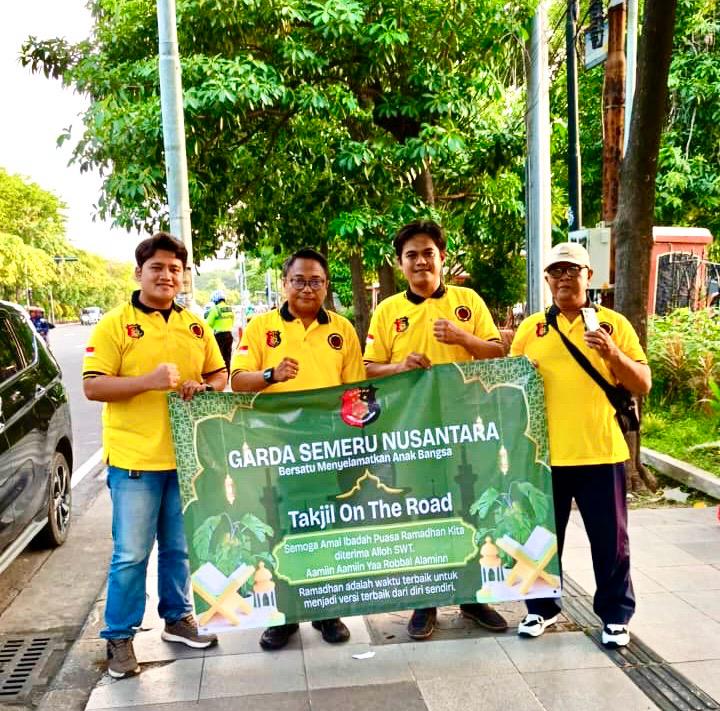 Gerak Cepat 15 Menit: GSN Tebar Ratusan Takjil di Depan Mapolda Jatim
