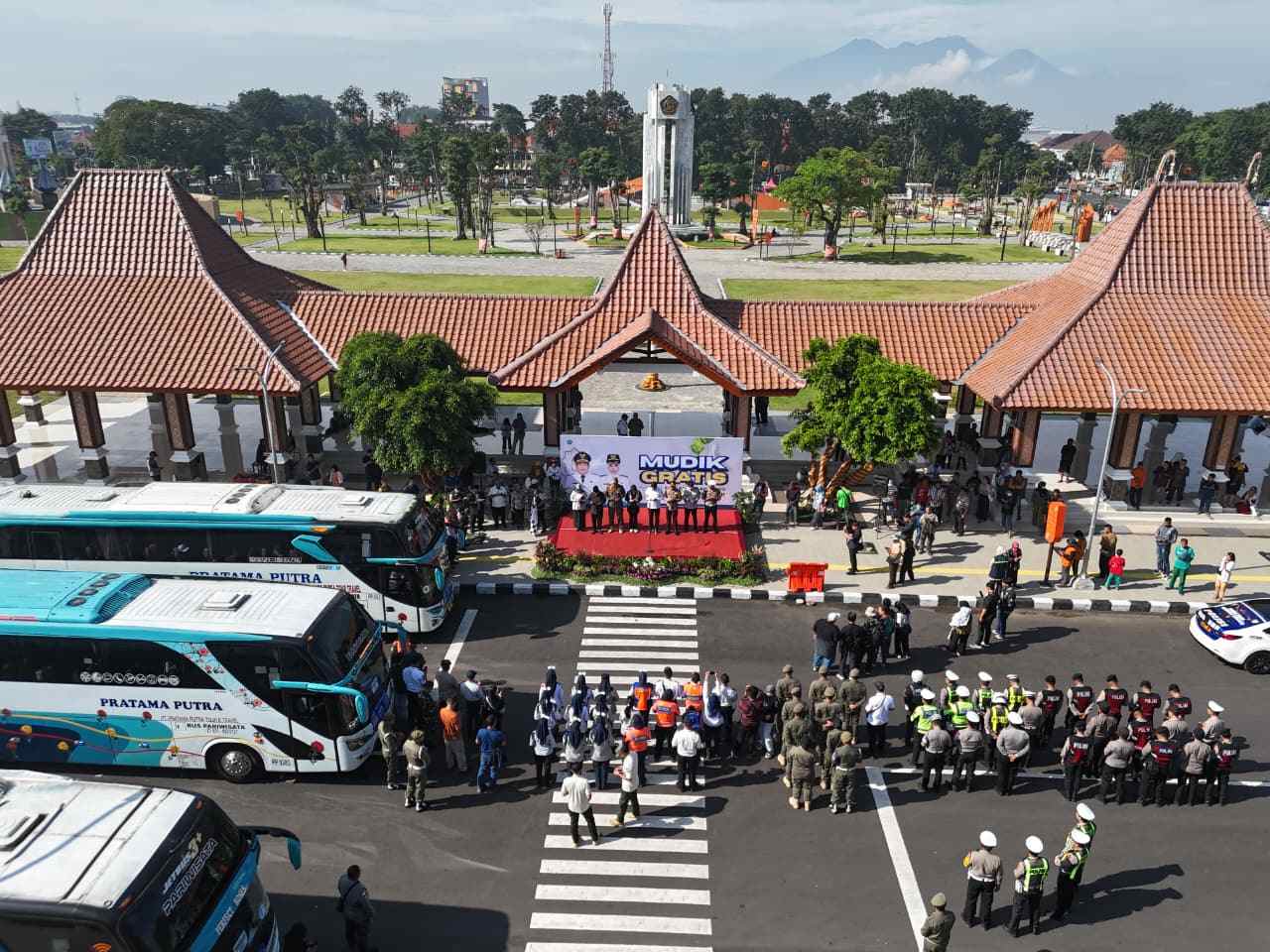 Ribuan Pemudik Diberangkatkan dari Pendopo, Pemkab Sidoarjo Siapkan 28 Bus ke 5 Kota Tujuan