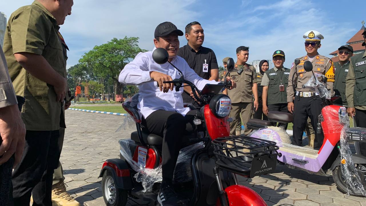Bupati Subandi Apresiasi Bantuan Sepeda Listrik CSR untuk Satpol PP