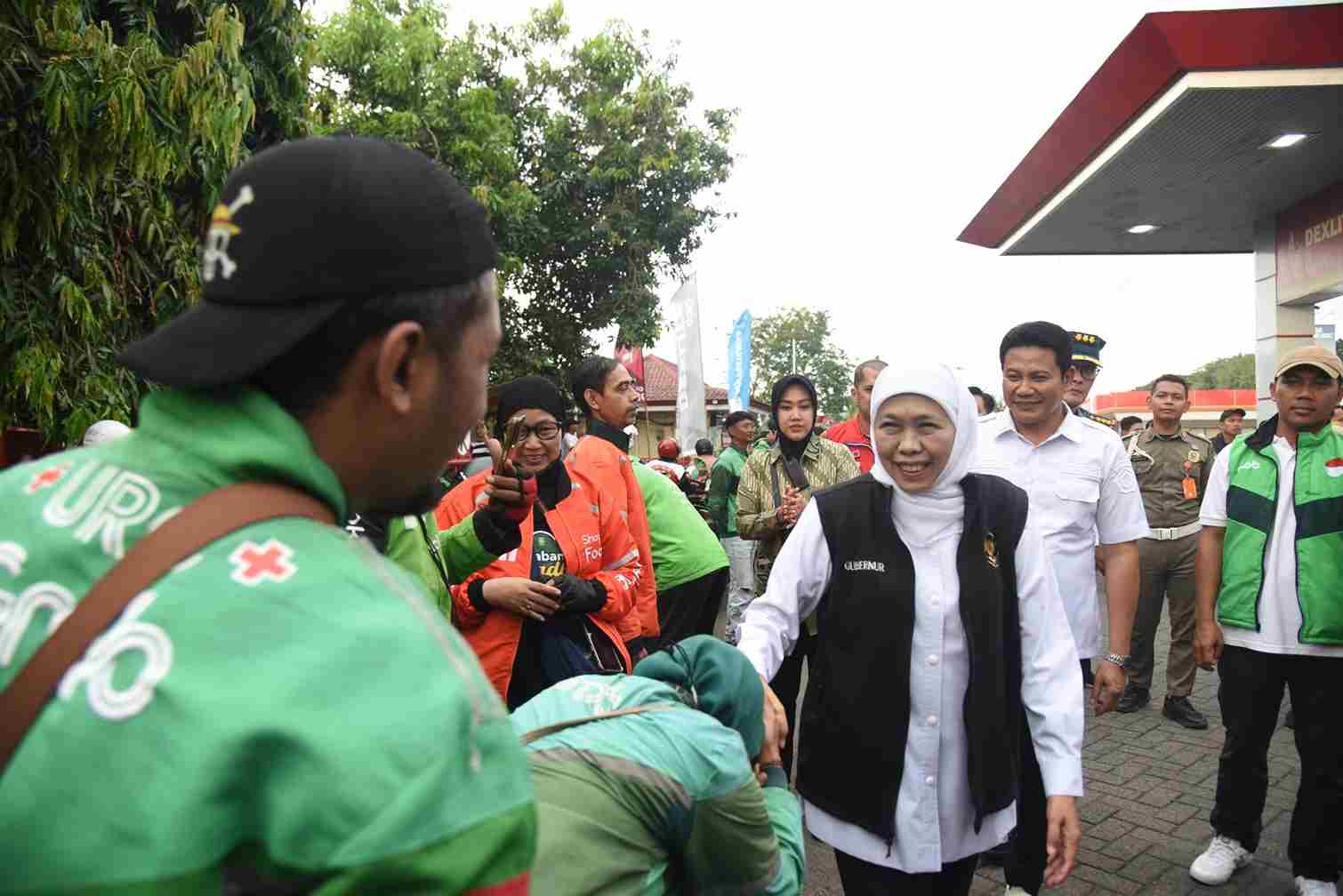Ratusan Ojol Dapat BBM Gratis, Khofifah Turun Langsung ke Sidoarjo