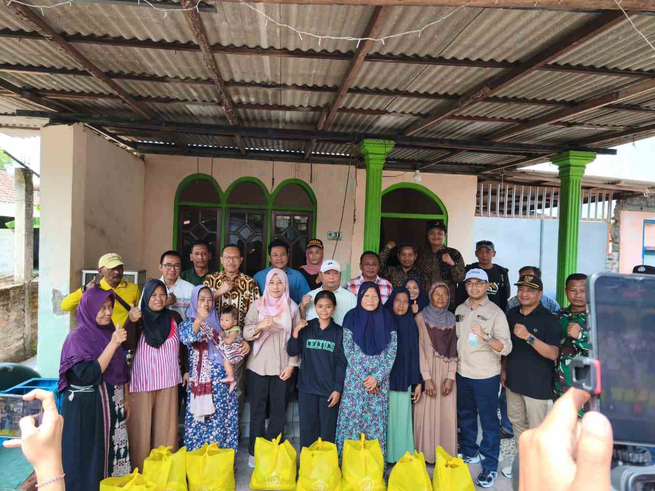 Santunan dan Beasiswa Diberikan, Pemkab Sidoarjo Hadir untuk Keluarga Ojol Korban Kecelakaan