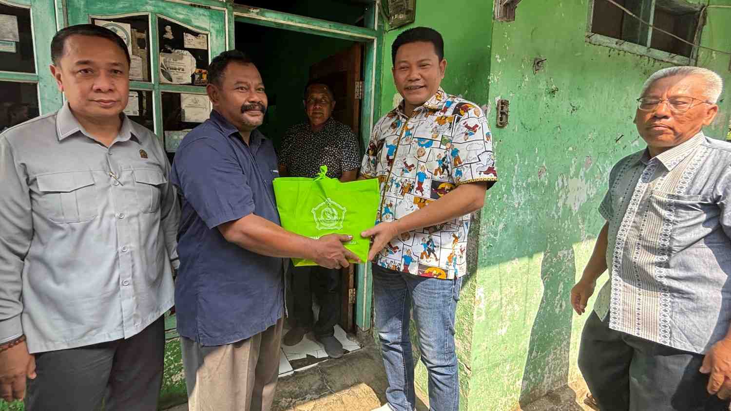 Bupati Sidoarjo Sidak RTLH dan Salurkan Bantuan Kursi Roda untuk Warga Wonoayu