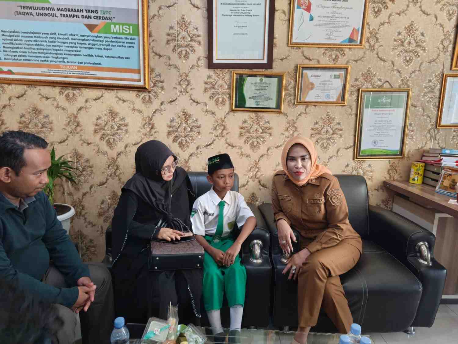 Siswa MI Sugihwaras Tulis Surat untuk Presiden, Wabup Sidoarjo Beri Apresiasi Langsung