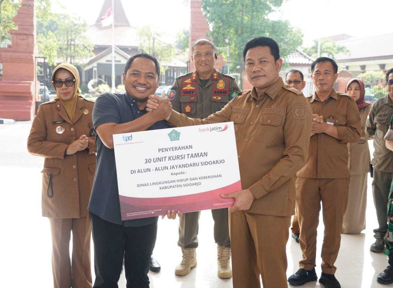 Bupati Subandi Ajak Masyarakat Jaga Fasilitas Publik Alun-Alun Sidoarjo